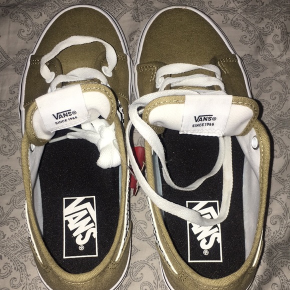 Vans - Picture 4 of 5